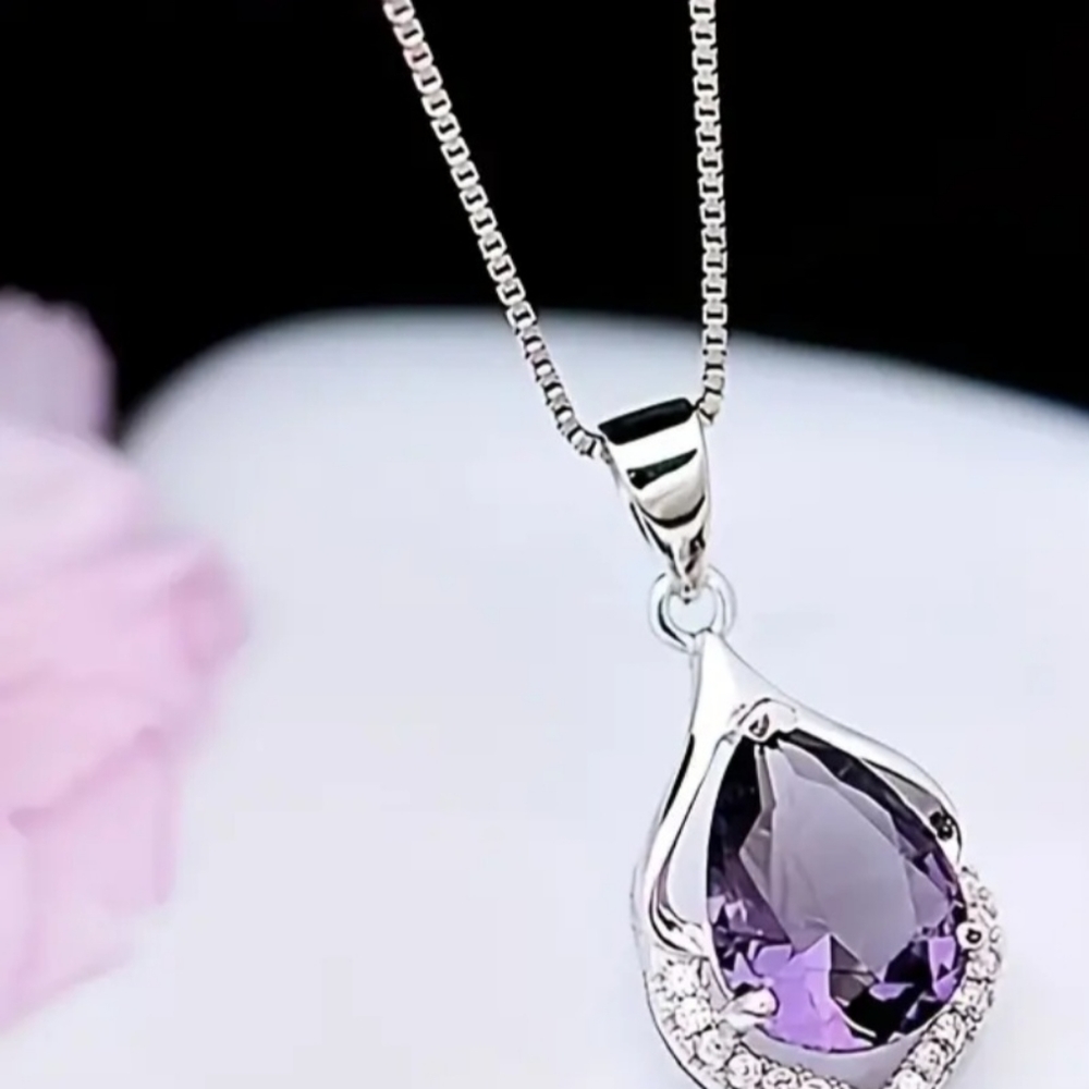 Beautiful water drop pendant NWT. Natural amethyst. Fast Ship.